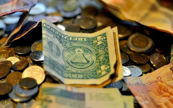 Мантуров назвал плюсы падения курса рубля к доллару на 20%