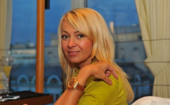 «Последний писк!»: Яна Рудковская похвасталась роскошными часами с бриллиантами от Apple за 350 тысяч рублей