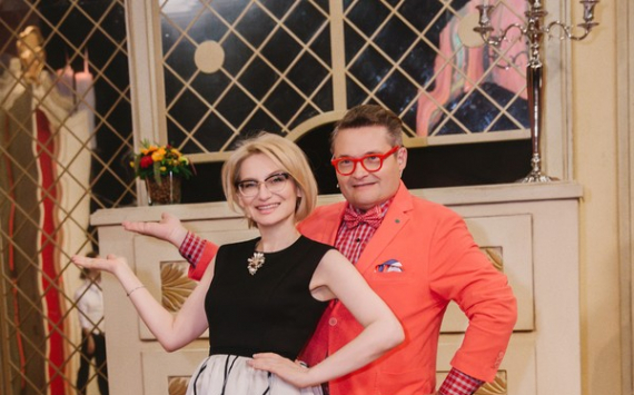 «Это мода десятилетия»: Эвелина Хромченко и Александр Васильев рекомендовали смело покупать вещи оверсайз