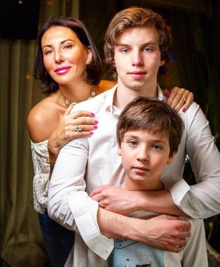 «Артемий прислушается ко мне»: Алика Смехова не собирается становиться бабушкой в ближайшие 10 лет