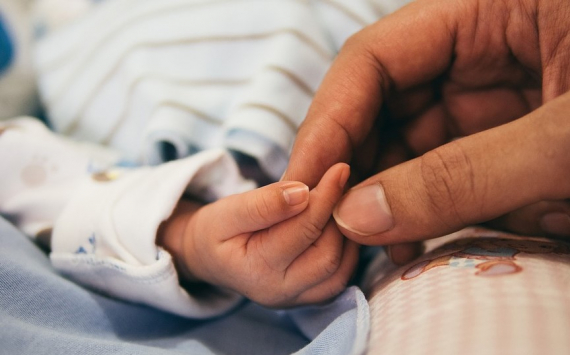 Минтруд РФ озвучил средний размер выплат за рождение первенца