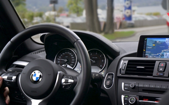 BMW планирует сократить расходы и выбросы CO2 при производстве электрокаров