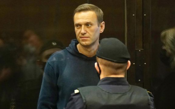 Алексей Навальный приговорен почти к 3 годам колонии строгого режима