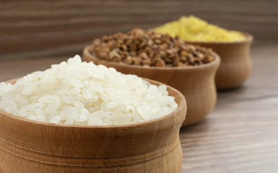 Диетолог назвал белый рис самым бесполезным продуктом для здоровья