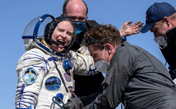 Экипаж из трех человек благополучно приземлился в Казахстане после полета на МКС