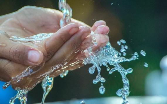 Эксперты рассказали о пользе и вреде употребления воды во время еды