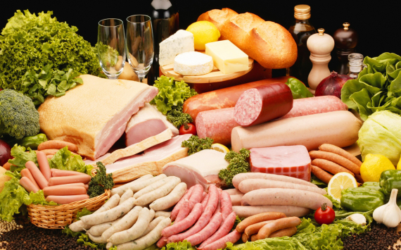 Кабмин поручил провести анализ сдерживания роста цен на плодоовощную продукцию и мясо