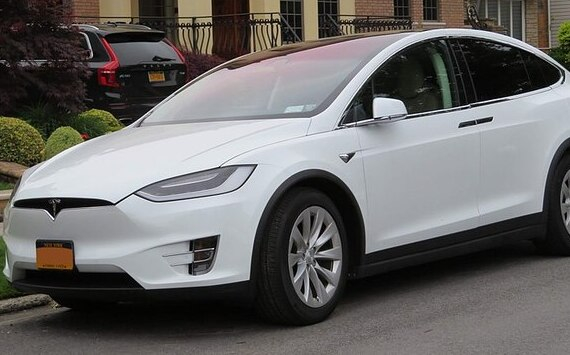 В России начались продажи электромобилей Tesla