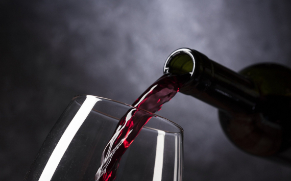 Иностранное вино с прилавков пока не исчезнет. В России негласно продлили мораторий на проверки