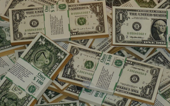 Экономист Зубец рассказал о девальвации доллара в России