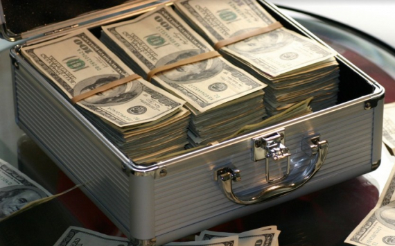 Экономист Колташов назвал «финансовыми убийцами» хранящих сбережения в долларах россиян