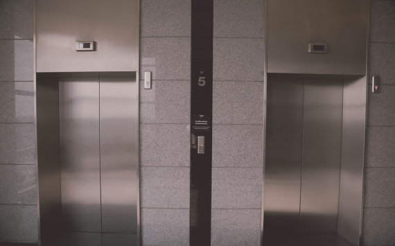 Дефицит высокоскоростных лифтов образовался в России