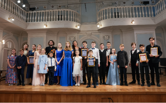 Оксана Федорова вручила награды юным талантам в Рахманиновском зале Московской Консерватории!