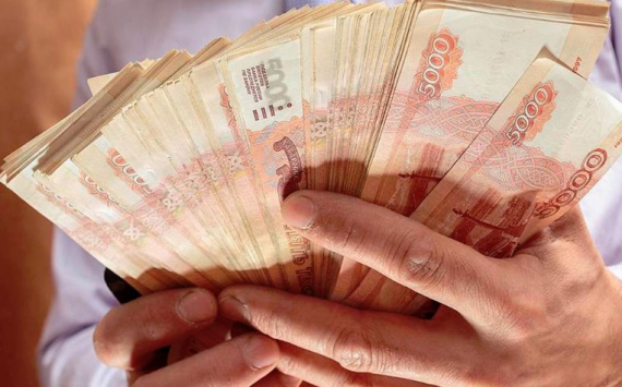 За последний месяц россияне сняли со счетов более 460 миллиардов рублей