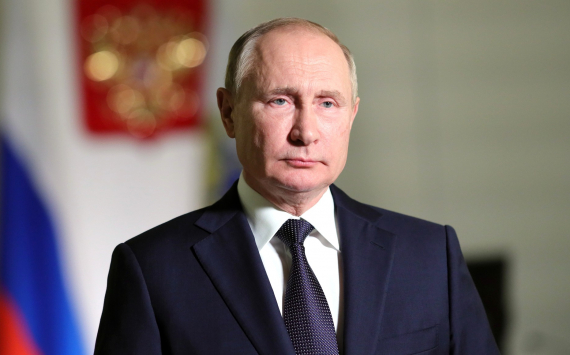 Путин: В январе медики скорых и первичного звена должны получить допвыплаты