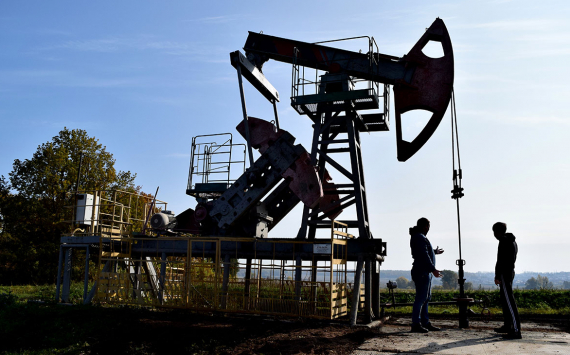 Эксперт назвал маловероятным рост стоимости нефти до 100 долларов за баррель