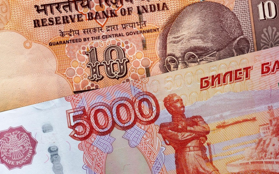 Небольшая часть банков России открыла депозиты в индийских рупиях