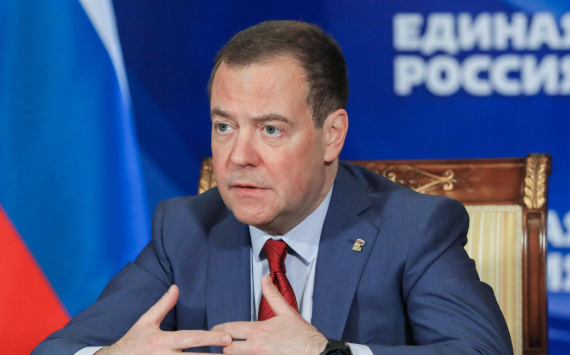 Медведев сомневается в способности Илона Маска полноценно организовывать работу Twitter