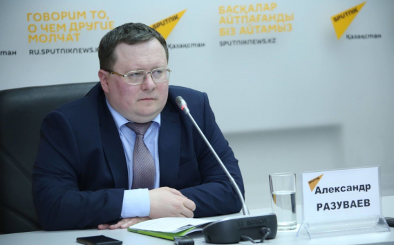 Экономист Разуваев прогнозирует доллар по 65 рублей в текущем году
