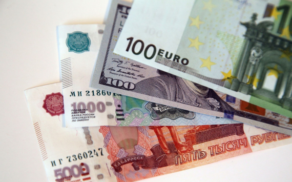 Крупнейшие банки страны повысили курсы иностранных валют