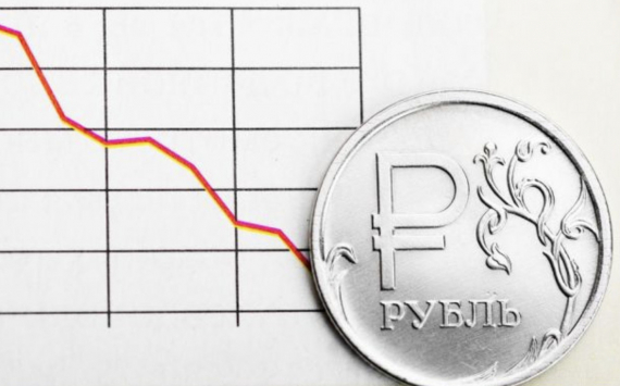 Аналитики рассказали о том, чего ждать россиянам, если стоимость доллара превысит 100 рублей