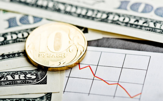 Эксперты считают, что рубль в будущем продолжит свою девальвацию