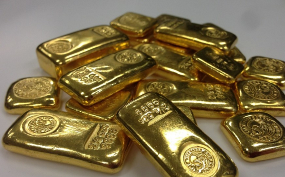 Экономист Хазин назвал золото финансовым убежищем в кризис