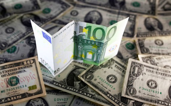 Аналитики: Евро и доллар в мае приблизятся к историческим максимумам