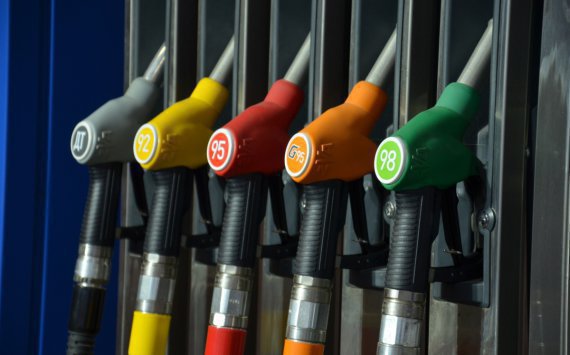В ФАС объяснили сезонностью рост цен на бензин‍