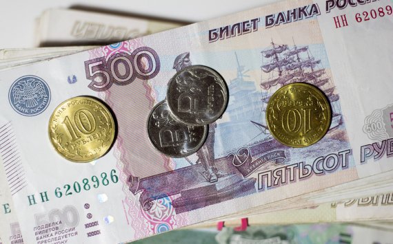 Аналитики: В мае рубль продолжит оставаться под давлением
