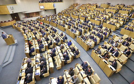 Российским депутатам предложили снизить зарплату до средней по стране