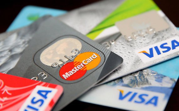 Розничные сети и интернет-компании обяжут принимать банковские карты