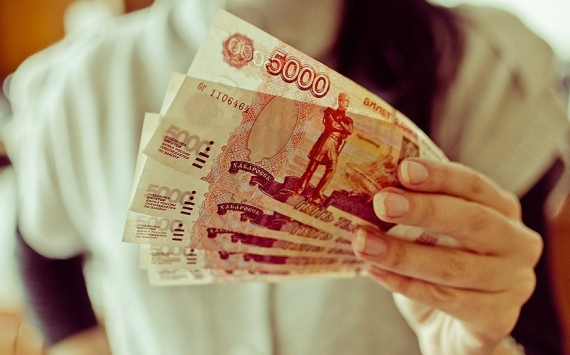 Иркутские врачи и учителя получат ежегодную надбавку к зарплате