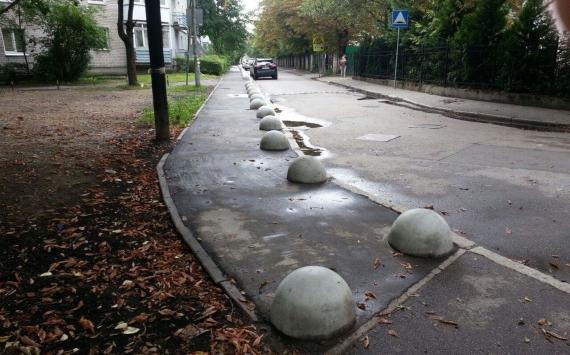 В Калининграде появился новый тип ограничителей заезда автомобилей на тротуар