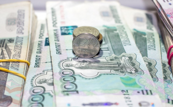 Эксперты: Новые санкции США возобновят скачки курса рубля