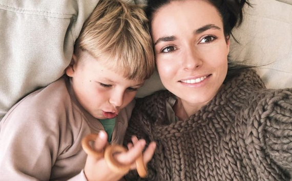 Лучшая валентинка: Ирена Понарошку опубликовала фото с подросшим сыном